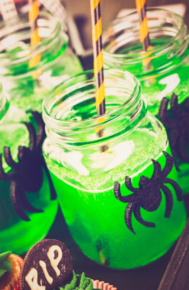 Mason jars are perfect for drinking glasses and are easy to customize for Halloween. Here are 20 spellbinding fall mason jar crafts DIY ideas!