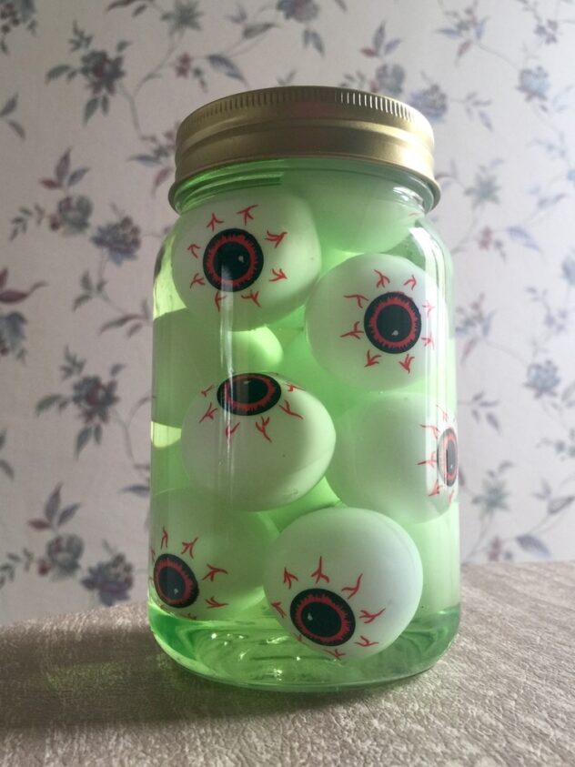 This jar full of creepy eyes is the perfect addition to your Halloween decor this year. Here are 20 spellbinding fall mason jar crafts DIY ideas!