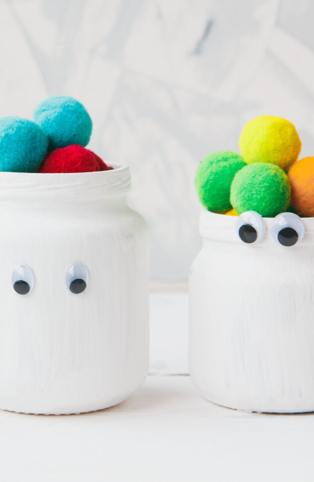 Did you know that you can make ghosts out of mason jars? Here are 20 spellbinding fall mason jar crafts DIY ideas!