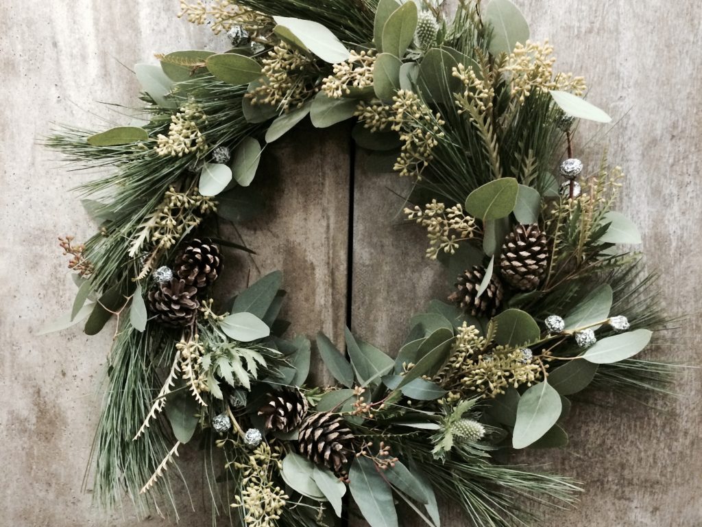 How to Make a Holiday Wreath {With Real Greenery!} Pickled Barrel