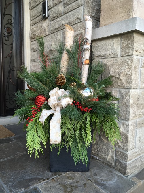 As you decorate your home this season, don't forget to include winter porch outdoor Christmas planters. Lights are amazing, but any of these outdoor Christmas planters will put the finishing touch on your winter porch decor. Don't miss them!