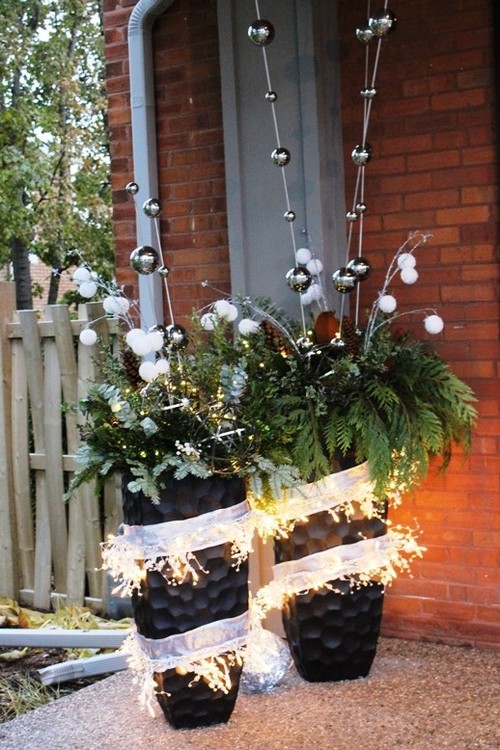 As you decorate your home this season, don't forget to include winter porch outdoor Christmas planters. Lights are amazing, but any of these outdoor Christmas planters will put the finishing touch on your winter porch decor. Don't miss them!