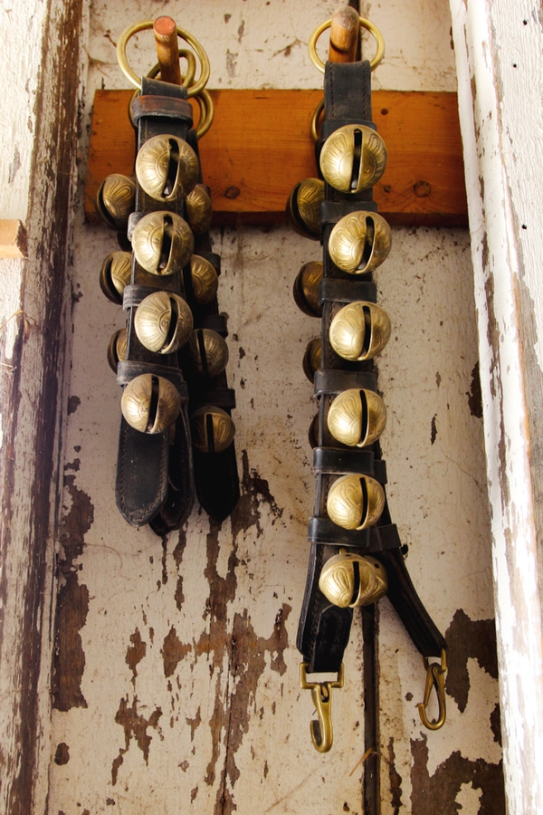 There is something to charming and magical about jingle bells. Here are some amazing jingle bell garland ideas that you will love!
