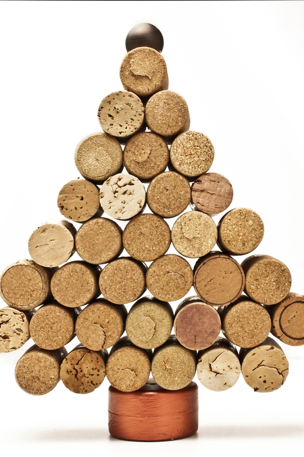Calling all wine lovers! One of the best Rustic Christmas Decorations involves all of those wine corks. Save them up to make this adorable Christmas tree!