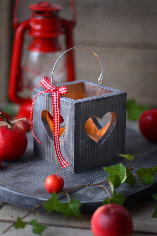 There is something so magical about a house that decorated with farmhouse Christmas decor. For the best farmhouse Christmas decor ideas, read here.