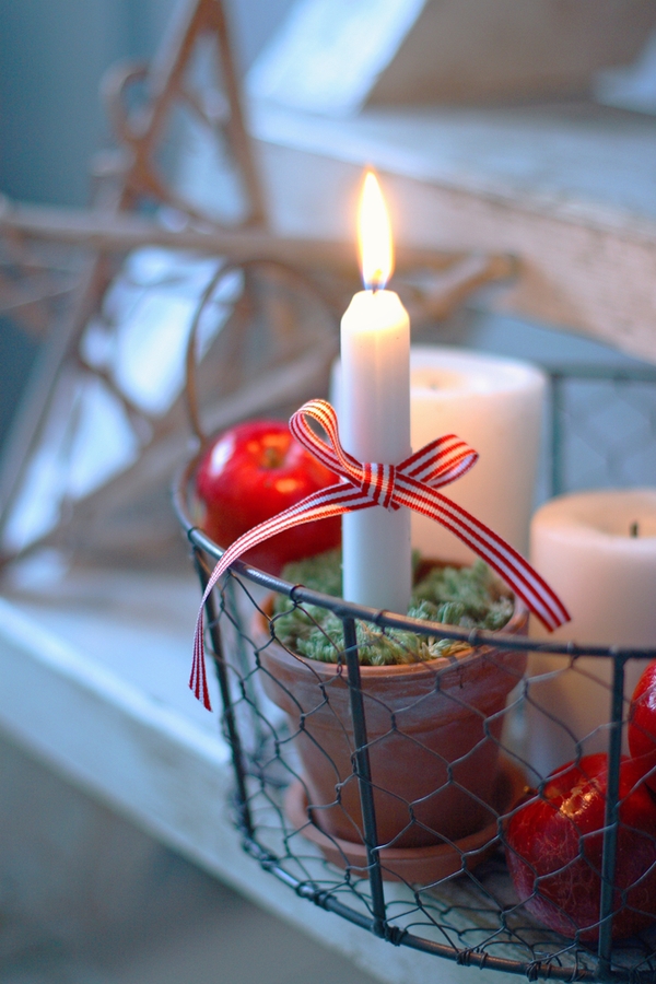 I love farmhouse decor at Christmas time. It is so cute and magical. Here are the best farmhouse Christmas decor ideas around!