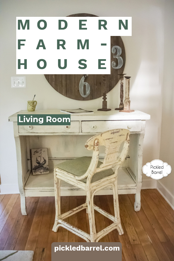 Plenty of ideas for a modern farmhouse living room that's easy to live in and easy to love. A living room that's comfortable, cozy and appealing is a modern farmhouse living room to inspire. #pickledbarrelblog #modernfarmhouselivingroom