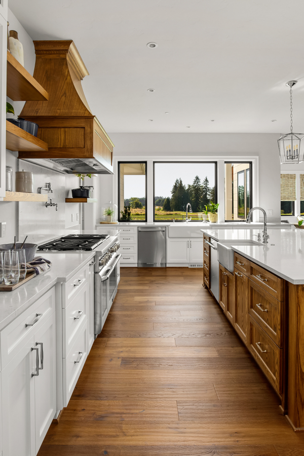 There's nothing quite like modern farmhouse kitchens. This post is the place to find the best inspiration--and all in one spot! Here are my favorite ideas for the dreamiest farmhouse kitchens. They won't disappoint!